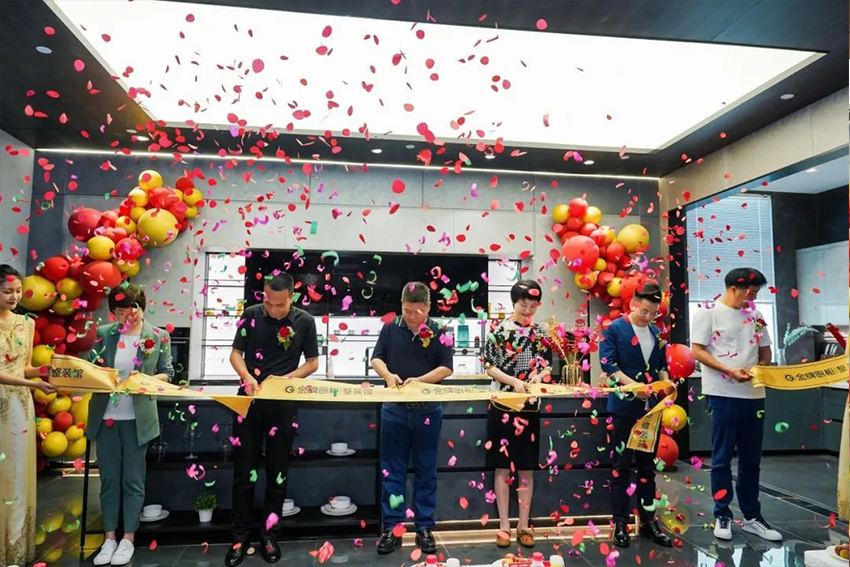 熱烈祝賀九鼎裝飾金牌廚柜整裝館盛大開業(yè)！